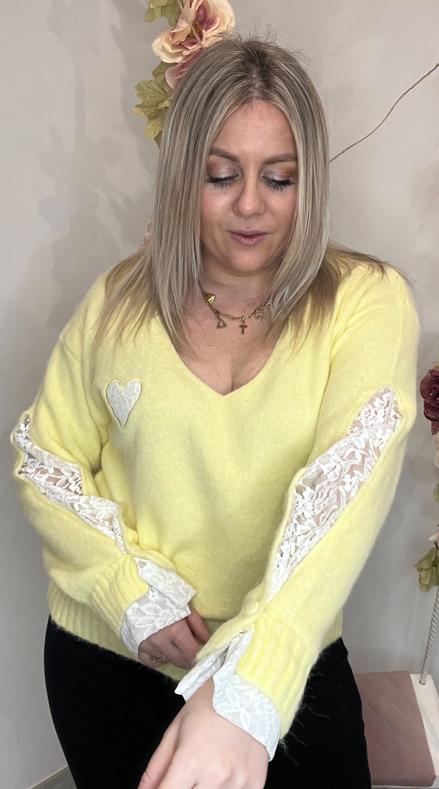 Pull cœur à dentelle
